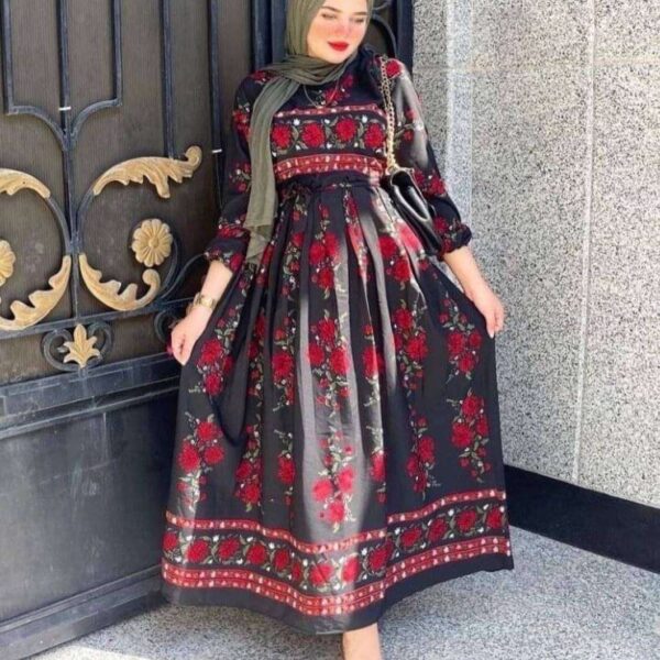 فستان مشجر بالورود بتصميم رقيق