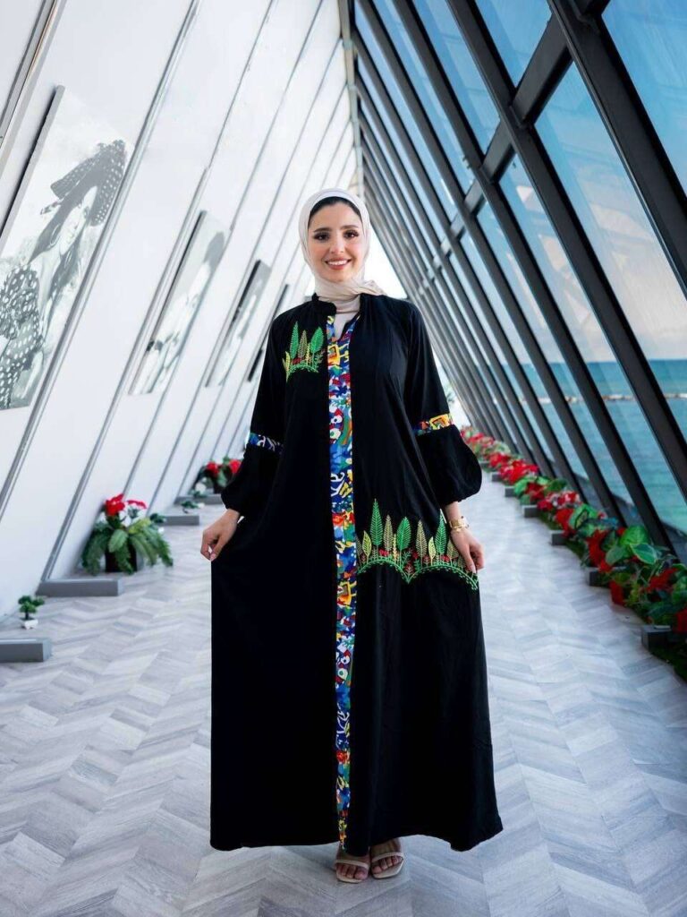 عباية إستقبال قطن بتصميم مميز